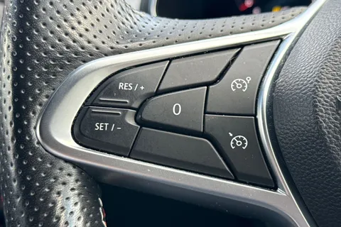 37 of 49 for RENAULT CAPTUR 1.3 Mild hybrid 140 R.S. Line 5dr