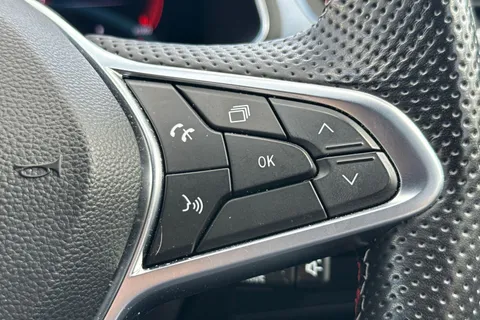 38 of 49 for RENAULT CAPTUR 1.3 Mild hybrid 140 R.S. Line 5dr