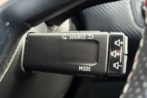 39 of 49 for RENAULT CAPTUR 1.3 Mild hybrid 140 R.S. Line 5dr