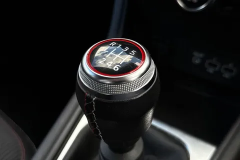 40 of 49 for RENAULT CAPTUR 1.3 Mild hybrid 140 R.S. Line 5dr