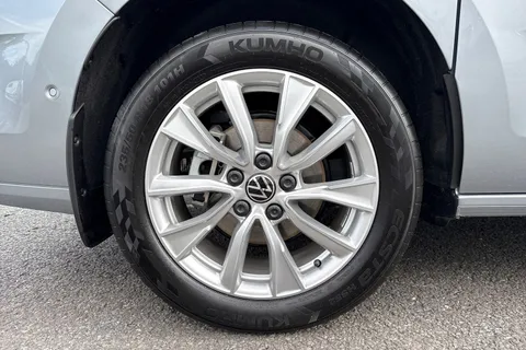 DG75CEX Volkswagen Multivan Multivan Style SWB 150 PS 2,0 TDi 7-Speed DSG - Delivery Mileage Thumbnail #11