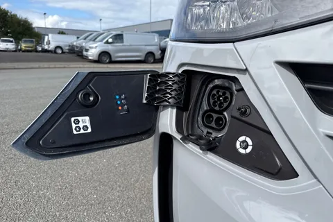 DG75CWF Volkswagen Transporter T32 Panel Van Commerce Pro SWB 136 PS 65KWh Electric -  Delivery Miles Thumbnail #25