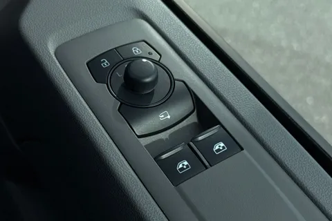 DG75CWF Volkswagen Transporter T32 Panel Van Commerce Pro SWB 136 PS 65KWh Electric -  Delivery Miles Thumbnail #38