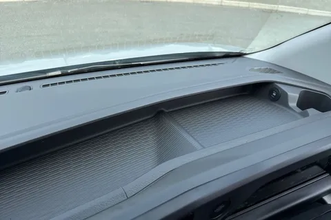 DG75CWF Volkswagen Transporter T32 Panel Van Commerce Pro SWB 136 PS 65KWh Electric -  Delivery Miles Thumbnail #40