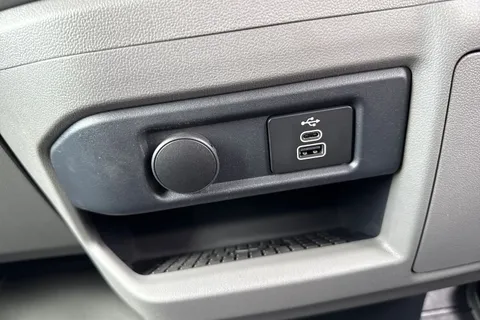 DG75CWF Volkswagen Transporter T32 Panel Van Commerce Pro SWB 136 PS 65KWh Electric -  Delivery Miles Thumbnail #43