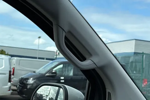 DG75CWF Volkswagen Transporter T32 Panel Van Commerce Pro SWB 136 PS 65KWh Electric -  Delivery Miles Thumbnail #46