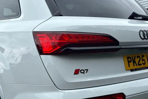 8 of 49 for AUDI Q7 55 TFSI Quattro Black Edition 5dr Tiptronic