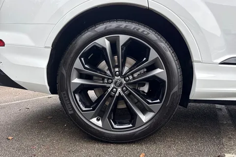11 of 49 for AUDI Q7 55 TFSI Quattro Black Edition 5dr Tiptronic