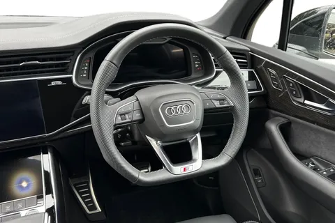 18 of 49 for AUDI Q7 55 TFSI Quattro Black Edition 5dr Tiptronic
