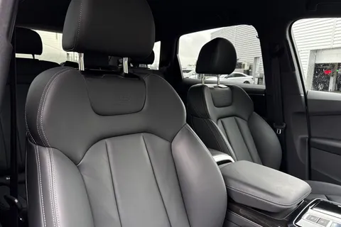 24 of 49 for AUDI Q7 55 TFSI Quattro Black Edition 5dr Tiptronic