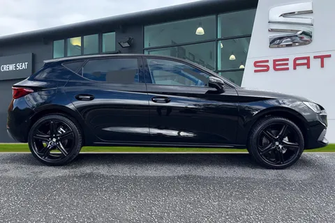 SEAT Leon 1.5 TSI FR Black Edition Euro 6 (s/s) 5dr Thumbnail #4
