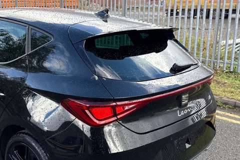 SEAT Leon 1.5 TSI FR Black Edition Euro 6 (s/s) 5dr Thumbnail #8