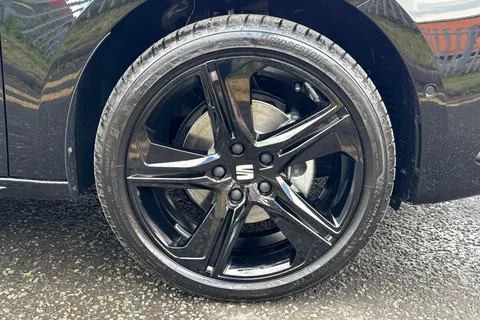 SEAT Leon 1.5 TSI FR Black Edition Euro 6 (s/s) 5dr Thumbnail #11