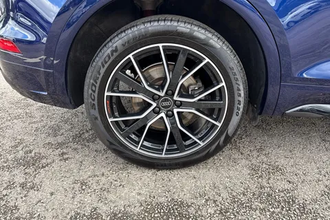 DE74LPP Audi Q5 Black Edition 40 TDI quattro 204 PS S tronic Thumbnail #11