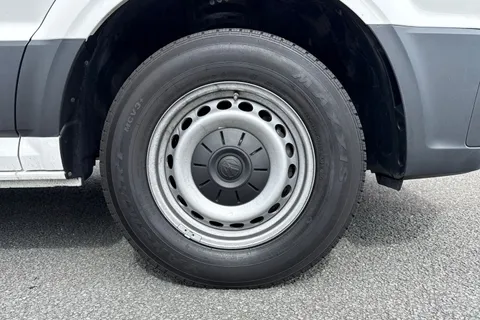 DG24NTE Volkswagen Crafter 2.0 TDI 140PS Commerce Plus High Roof Van Thumbnail #10