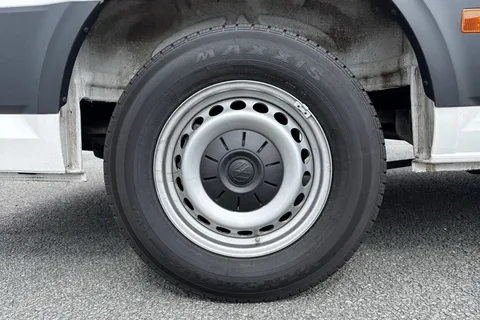 DG24NTE Volkswagen Crafter 2.0 TDI 140PS Commerce Plus High Roof Van Thumbnail #11