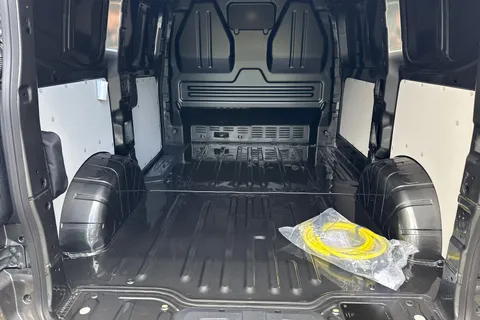 6 of 45 for Volkswagen E-Transporter T32 65kWh Commerce Plus Panel Van 5dr Electric Auto RWD SWB (136 ps)