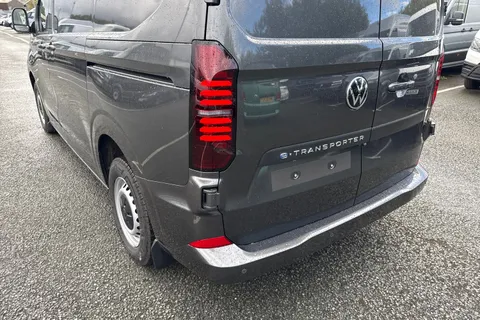 7 of 45 for Volkswagen E-Transporter T32 65kWh Commerce Plus Panel Van 5dr Electric Auto RWD SWB (136 ps)