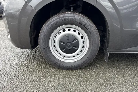 9 of 45 for Volkswagen E-Transporter T32 65kWh Commerce Plus Panel Van 5dr Electric Auto RWD SWB (136 ps)