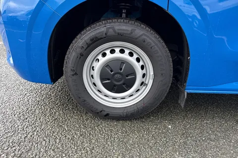 9 of 45 for Volkswagen E-Transporter T32 65kWh Commerce Plus Panel Van 5dr Electric Auto RWD SWB (136 ps)