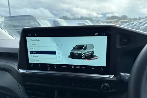 35 of 45 for Volkswagen E-Transporter T32 65kWh Commerce Plus Panel Van 5dr Electric Auto RWD SWB (136 ps)