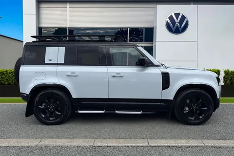 HC21EJO Land Rover Defender 110 3.0 D300 MHEV X-Dynamic HSE Auto 4WD Euro 6 (s/s) 5dr Thumbnail #4