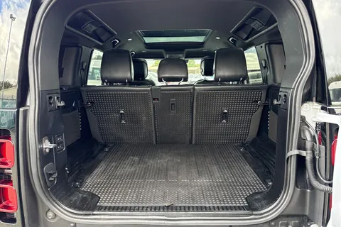 HC21EJO Land Rover Defender 110 3.0 D300 MHEV X-Dynamic HSE Auto 4WD Euro 6 (s/s) 5dr Thumbnail #7