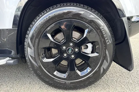 HC21EJO Land Rover Defender 110 3.0 D300 MHEV X-Dynamic HSE Auto 4WD Euro 6 (s/s) 5dr Thumbnail #11