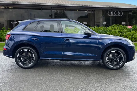 YB69OVL Audi Q5 Black Edition 40 TDI quattro 190 PS S tronic Thumbnail #4