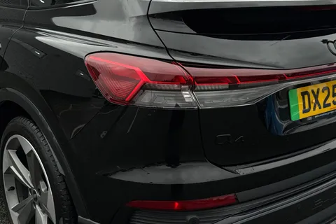 DX25UPS Audi Q4 e-tron 45 Black Edition Sportback Auto quattro 5dr 82kWh Thumbnail #8