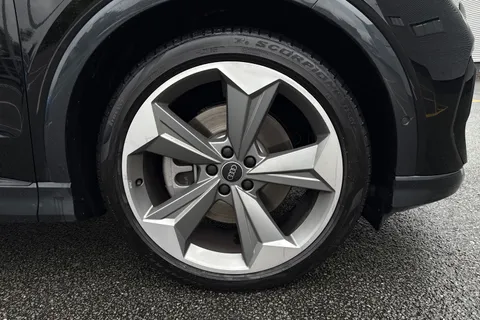 DX25UPS Audi Q4 e-tron 45 Black Edition Sportback Auto quattro 5dr 82kWh Thumbnail #10