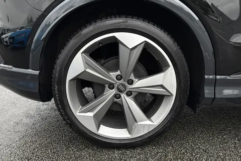 DX25UPS Audi Q4 e-tron 45 Black Edition Sportback Auto quattro 5dr 82kWh Thumbnail #11