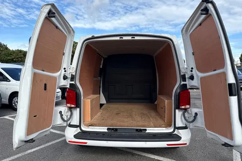 DA24HKT Volkswagen Transporter 2.0 TDI 110 Highline Van Thumbnail #7