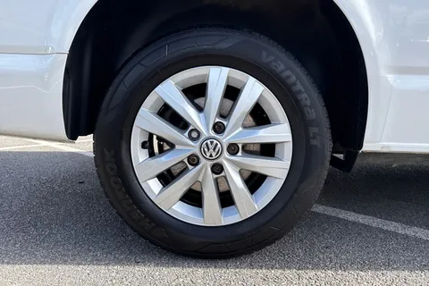 DA24HKT Volkswagen Transporter 2.0 TDI 110 Highline Van Thumbnail #11