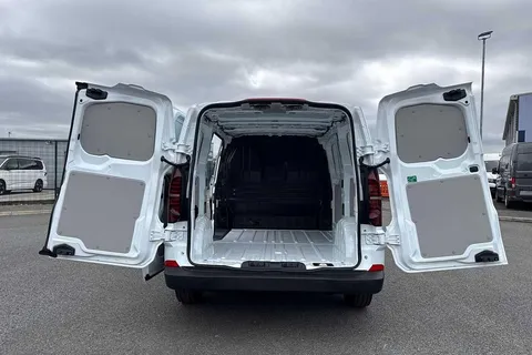 DG25EYH Volkswagen Transporter 2.0 TDI 150 Commerce Plus Van Thumbnail #10