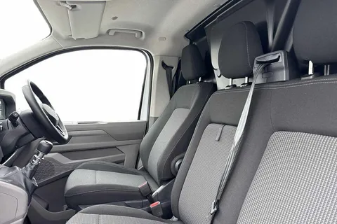 DG25EYH Volkswagen Transporter 2.0 TDI 150 Commerce Plus Van Thumbnail #11