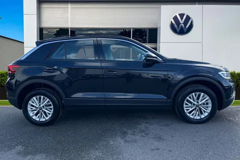 GJ74ULR Volkswagen T-Roc 1.5 TSI Life 5dr Thumbnail #4