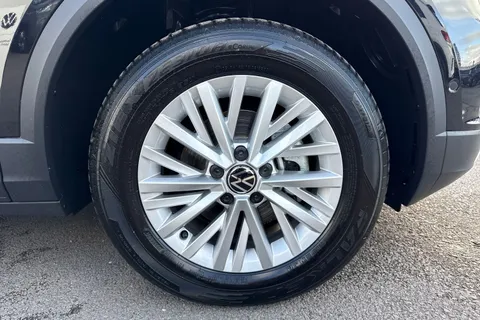 GJ74ULR Volkswagen T-Roc 1.5 TSI Life 5dr Thumbnail #7