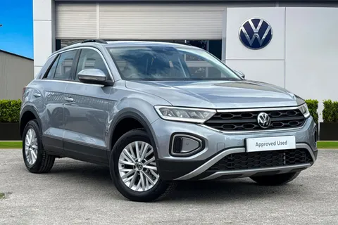 GJ74ULE Volkswagen T-Roc 1.5 TSI Life 5dr Thumbnail #2