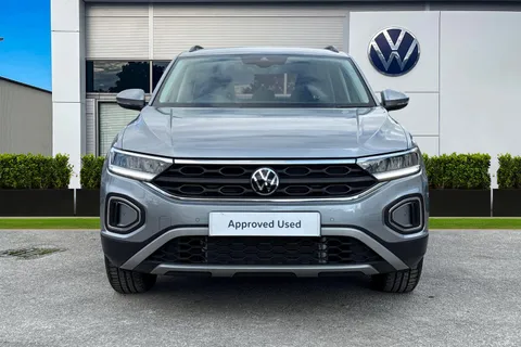 GJ74ULE Volkswagen T-Roc 1.5 TSI Life 5dr Thumbnail #6