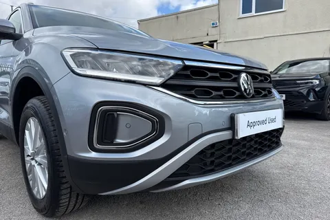 GJ74ULE Volkswagen T-Roc 1.5 TSI Life 5dr Thumbnail #9