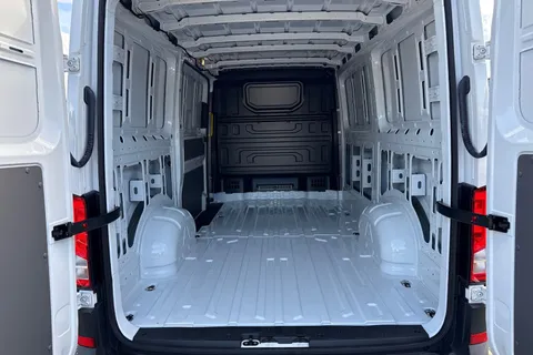 CX25LHZ Volkswagen Crafter 2.0 TDI 140PS Commerce High Roof Van Thumbnail #7