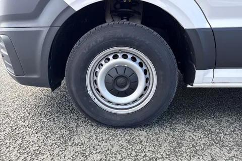 CX25LHZ Volkswagen Crafter 2.0 TDI 140PS Commerce High Roof Van Thumbnail #10