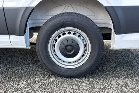 CX25LHZ Volkswagen Crafter 2.0 TDI 140PS Commerce High Roof Van Thumbnail #11