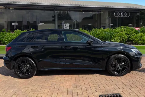 BV25EAX Audi A3 Black Edition 40 TFSI e 204 PS S tronic Thumbnail #4