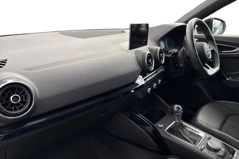 MA20XAZ Audi Q2 Black Edition 30 TDI 116 PS S tronic Thumbnail #9