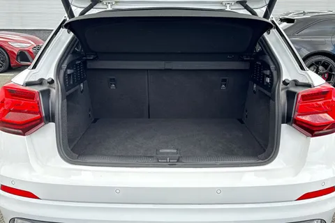 MA20XAZ Audi Q2 Black Edition 30 TDI 116 PS S tronic Thumbnail #10