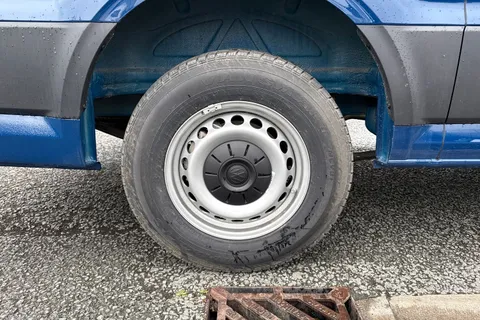 CX25LHU Volkswagen Crafter 2.0 TDI 140PS Commerce High Roof Van Thumbnail #12