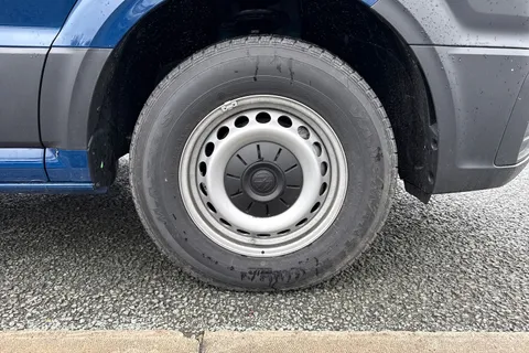 CX25LHU Volkswagen Crafter 2.0 TDI 140PS Commerce High Roof Van Thumbnail #13