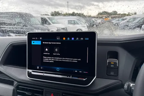 CX25LHU Volkswagen Crafter 2.0 TDI 140PS Commerce High Roof Van Thumbnail #17